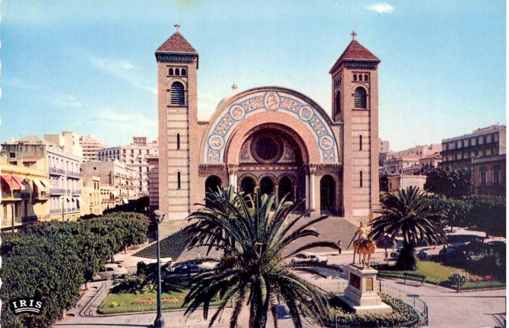 ORAN LA CATHEDRALE ET LA STATUE DE JEANNE D ARC.JPG